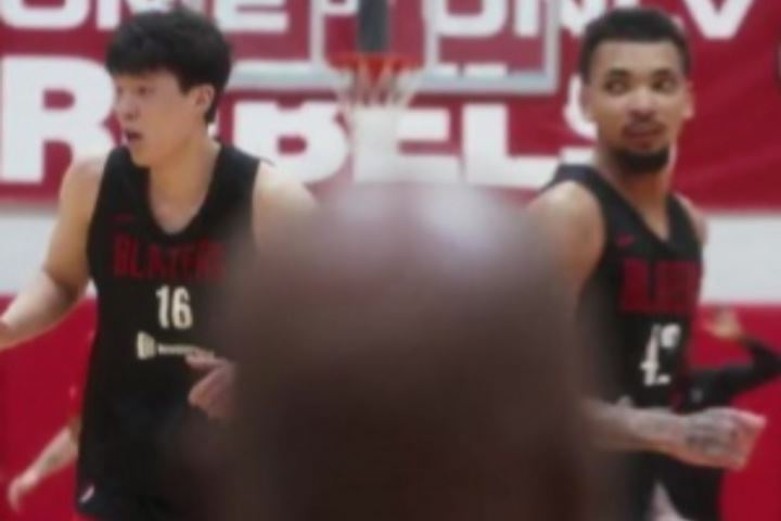 意味深长🫣！开拓者官推晒视频 黑卤蛋比卢普斯看杨瀚森训练