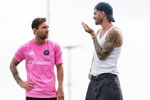 保镖已到位！德保罗和迈阿密会合，与梅西相拥有说有笑