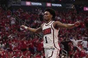 体育画报：前两季阿门三分命中率22.1% 但底角三分或成一大利器