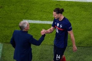 记者：当地时间明日中午12:00，拉比奥特将在AC米兰正式亮相