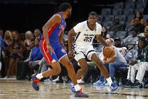 外线不准！11号秀科沃德13投5中&三分9中2得到12分3板4助1断