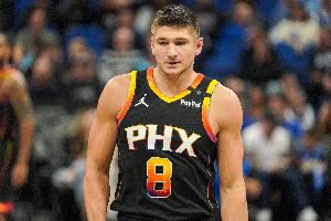 连珠炮!格雷森·阿伦连中2记三分 太阳领先11分打停快船 连珠炮!格雷森·阿伦连中2记三分 太阳领先11分打停快船