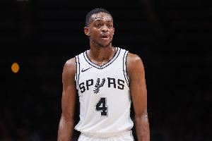 福克斯谈首秀:就是努力打球 球队6胜2负&我不想打乱他们的节奏 福克斯谈首秀:就是努力打球 球队6胜2负&我不想打乱他们的节奏