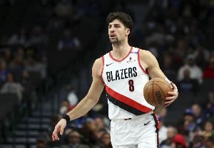 现在会侧重抢板?阿夫迪亚:我只是在努力卡位 争取防下每一回合 现在会侧重抢板?阿夫迪亚:我只是在努力卡位 争取防下每一回合